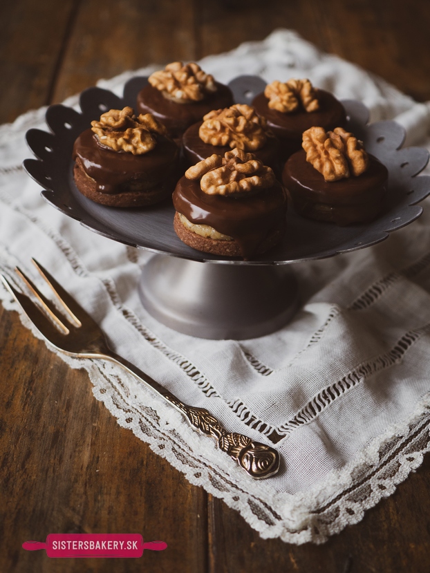 Čokoládové linecké koláčiky s orechami